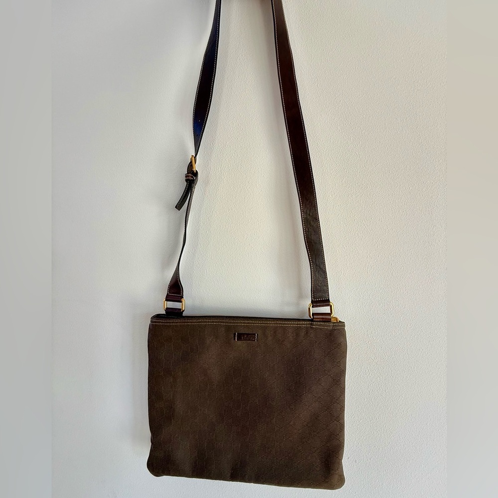 Gucci GG Supreme Dark Brown Messenger Bag Cross Body Shoulder Bag, Style 201446